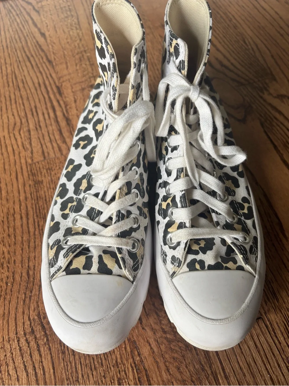 Converse High-Top Sneakers in White, Black & Tan Leopard Print size 8.5 - Picture 5 of 7